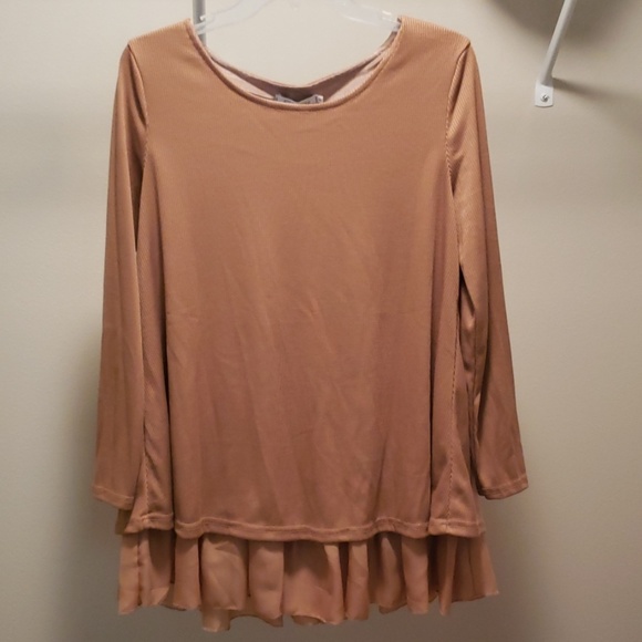 Brand NEW! Never Worn! Long flowy top - Picture 1 of 3